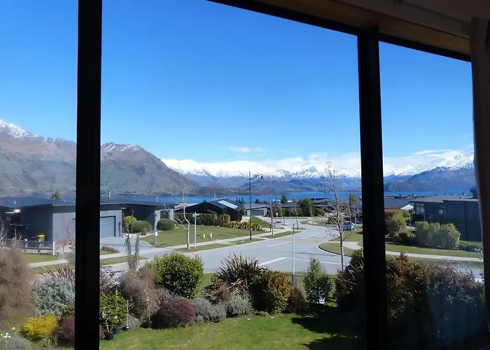 Acomo At Clutha - Stunning Views, Pool & Gym Access Holiday home Wanaka