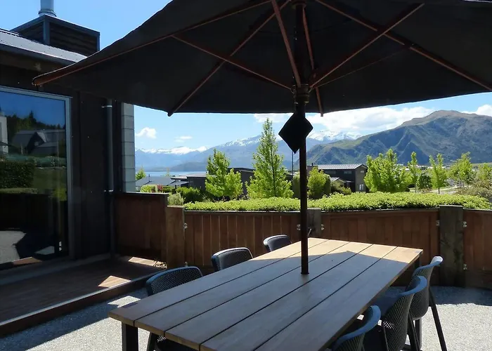 Acomo At Clutha - Stunning Views, Pool & Gym Access Holiday home Wanaka