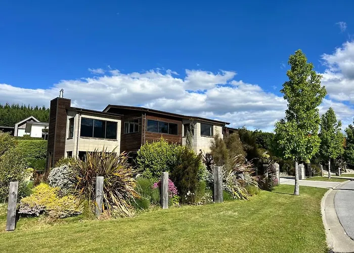 Acomo At Clutha - Stunning Views, Pool & Gym Access * Wanaka